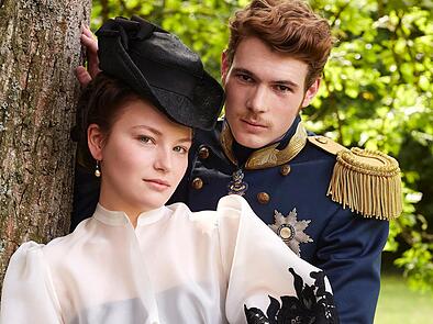 Devrim Lingau  und Philip Froisant spielen in  „Die Kaiserin“.