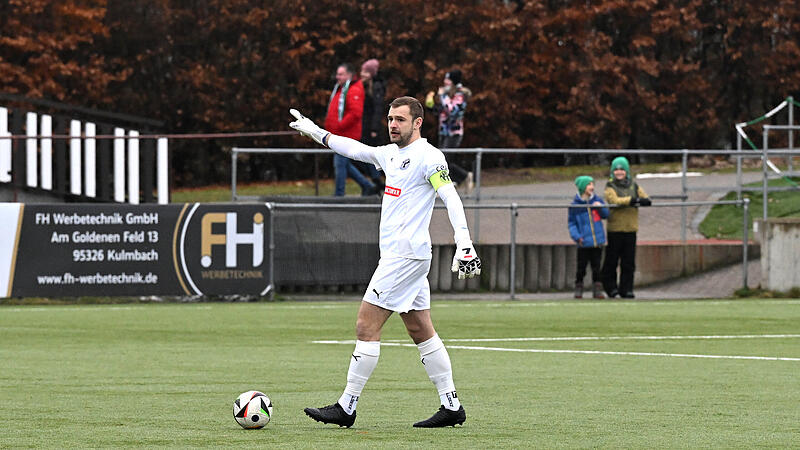 Sport Fu&szlig;ball Saison 2025 / 2026 Bayernliga Nord  19. Spieltag am Samstag 29.11.2025 Spielort  Neudrossenfeld Sportpark Am Weinberg Kunstrasenplatz Spielbeginn 14.00 h TSV Neudrossenfeld gegen ASV Neumarkt  Halbzeitergebnis 0:1  Endstand 1:3 Tobias Gr&uuml;nTSV Neudrossenfeld - ASV Neumarkt