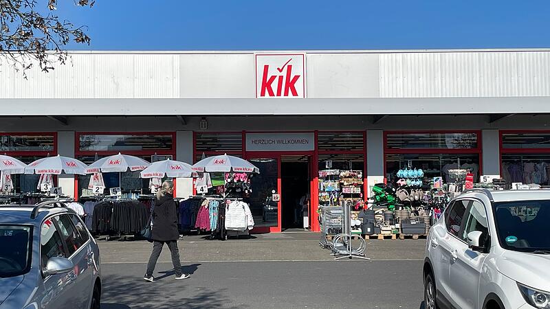 Der Textil-Discounter Kik betreibt drei Filialen, wie diese in der Sieboldstraße in Bad Kissingen, im Landkreis. Der Textil-Discounter Kik betreibt drei Filialen, wie diese in der Sieboldstraße in Bad Kissingen, im Landkreis.