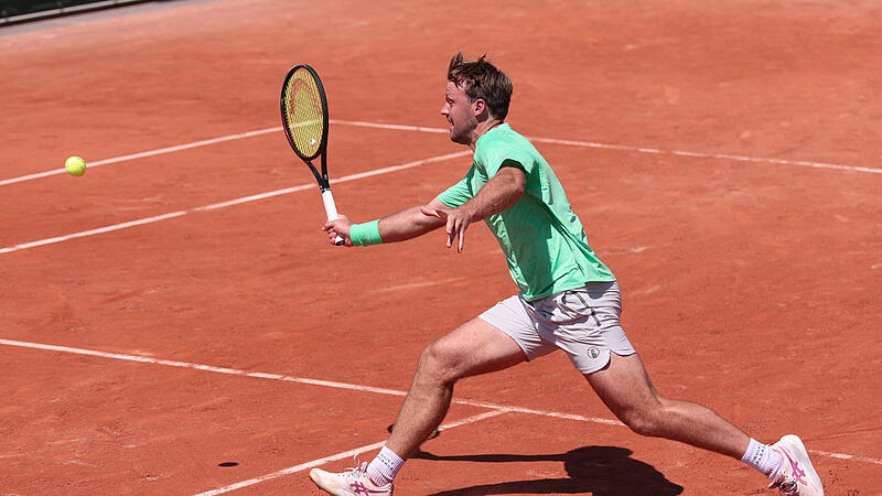 In der Pariser Hitze: Der Coburger Kevin Krawietz ist in der Mixed-Konkurrenz des franz&ouml;sischen Grand-Slam-Turniers bereits ausgeschieden.