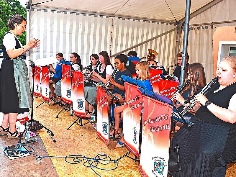 Stolz waren nat&uuml;rlich die Kinder und Jugendlichen der Nachwuchsgruppe des Musikvereins, der Brassbinis, dass sie vor einer derart gro&szlig;en Kulisse auftreten durften.