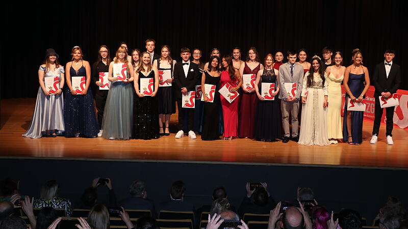 25 Abiturienten schaffen Abschluss am Kaspar-Zeu&szlig;-Gymnasium