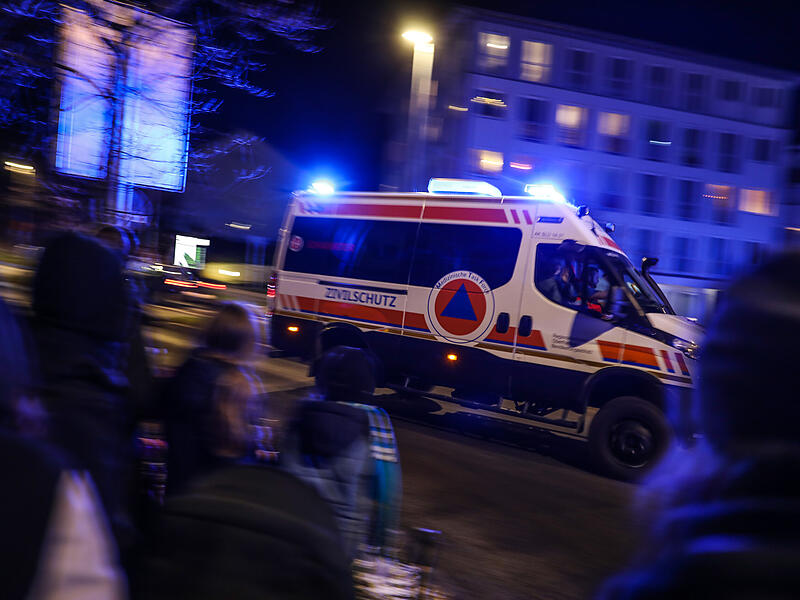 Immer beeindruckend: Die Retter mit Blaulicht.Blaulichtaktion Immer beeindruckend: Die Retter mit Blaulicht.