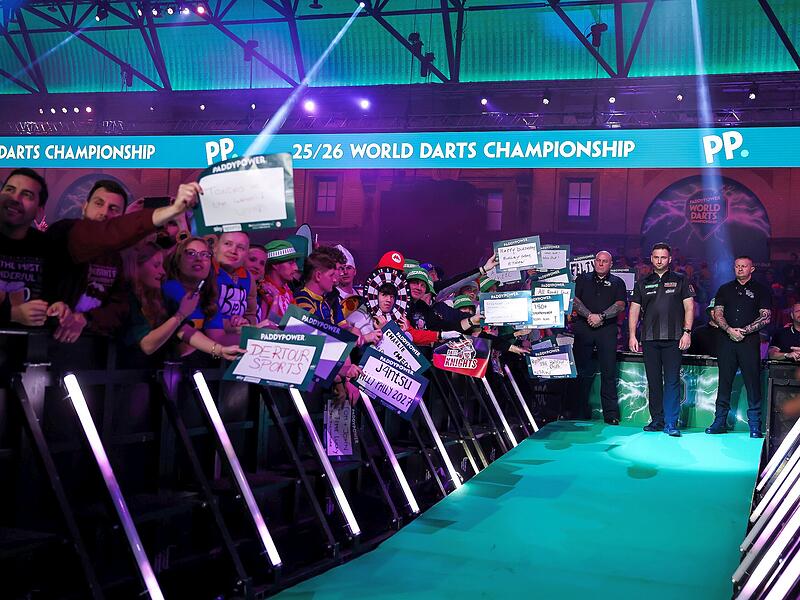 Nach Sieg von Arno Merk: Adrian Geiler tippt die deutschen WM-Teilnehmer Die Darts-WM startete mit einem deutschen Sieger. Arno Merk wird nicht der einzige erfolgreiche Teilnehmer aus Deutschland sein, glaubt DAZN-Kommentator Adrian Geiler.