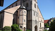 Das Dach des rechten Seitenschiffs der Kirche muss saniert und stabilisiert werden.