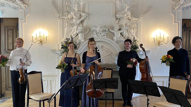 Streicher der Bamberger Symphoniker gaben im Kaisersaal in Kloster Banz ein Konzert als Trio, Quartett oder Quintett.