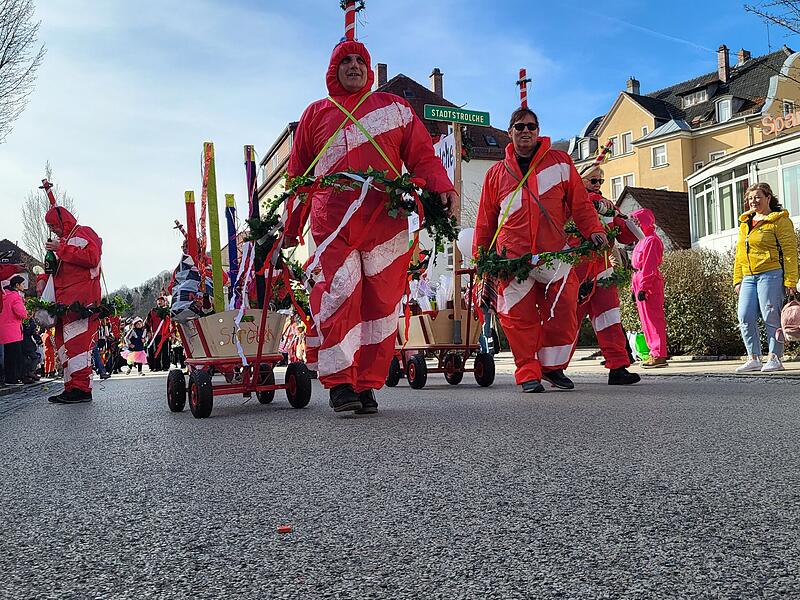Viel los war am Faschingsdienstag, 4. März 2025, beim Faschingszug in Bad Brückenau.