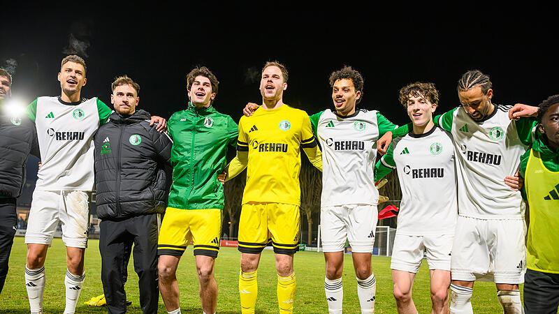 Hier freut sich die Mannschaft des SC Eltersdorf k&uuml;rzlich nach dem Sieg &uuml;ber den W&uuml;rzburger FV. Geht es nach dem Verein, k&ouml;nnten die Quecken k&uuml;nftig in der Regionalliga jubeln.