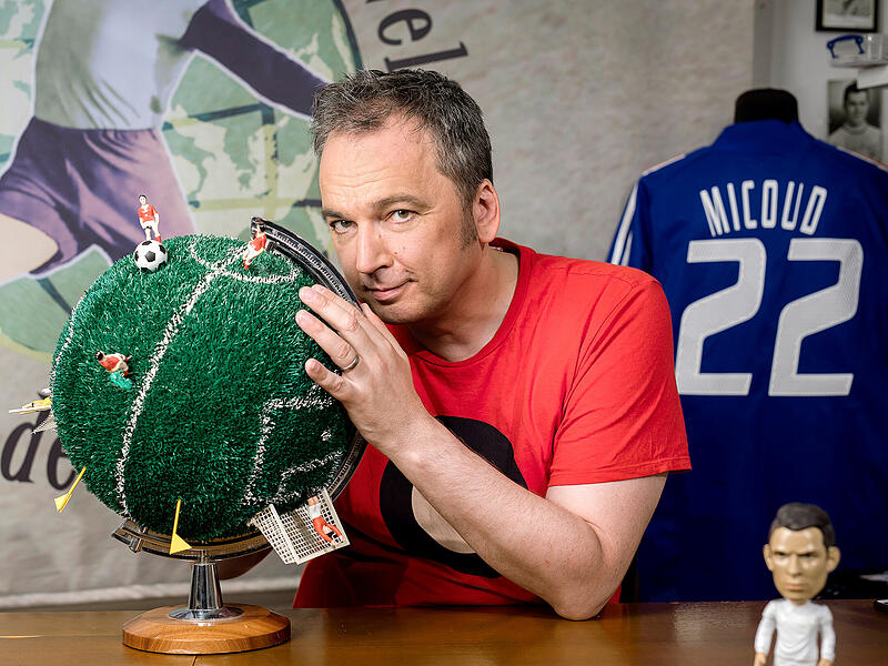 Arnd Zeigler gastiert mit seinem Programm &bdquo;Immer Gl&uuml;ck ist K&ouml;nnen! Zeiglers wunderbare Welt des Fu&szlig;balls - LIVE&ldquo; am 1.. M&auml;rz in Bamberg.