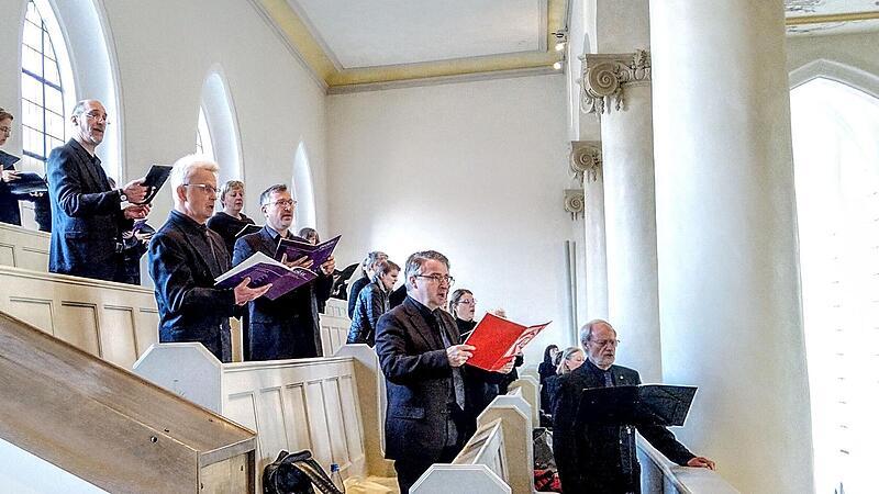 Im M&auml;rz sang der Bachchor erstmals nach dem Lockdown wieder im Konzert &ndash; damals mit Orgelbegleitung von der Empore. Bei Bachs h-Moll-Messe wird das Main-Barockorchester aus Frankfurt musizieren.