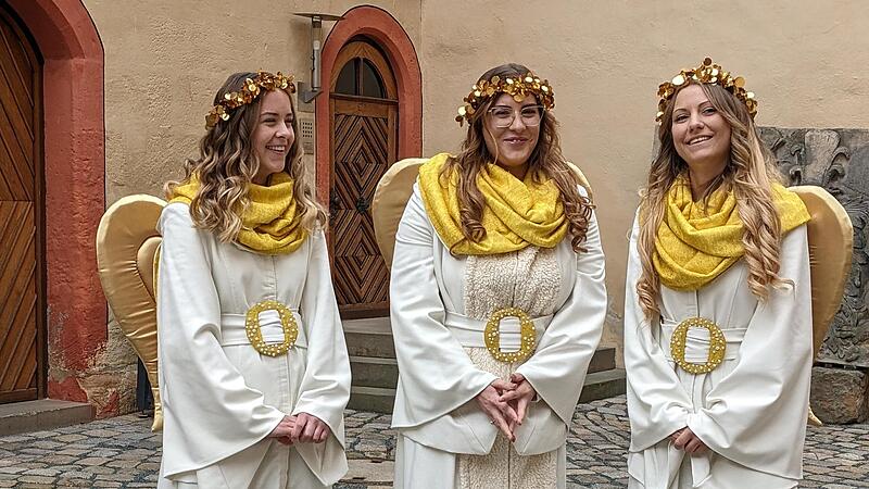 Hannah St&ouml;hr, Jana D&ouml;tzer und Leonie M&uuml;ller sind die Forchheimer Weihnachtsengel 2022.Forchheim & Fr&auml;nkische Schweiz