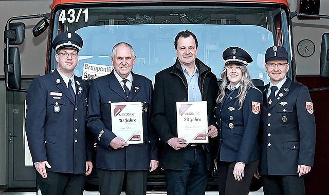 Ehrungen bei der FFW Gosberg: Andreas Greif, Robert Neubauer, Dominik Galster, Raphaela Friedl und Stefan Leuker. Ehrungen bei der FFW Gosberg: Andreas Greif, Robert Neubauer, Dominik Galster, Raphaela Friedl und Stefan Leuker.