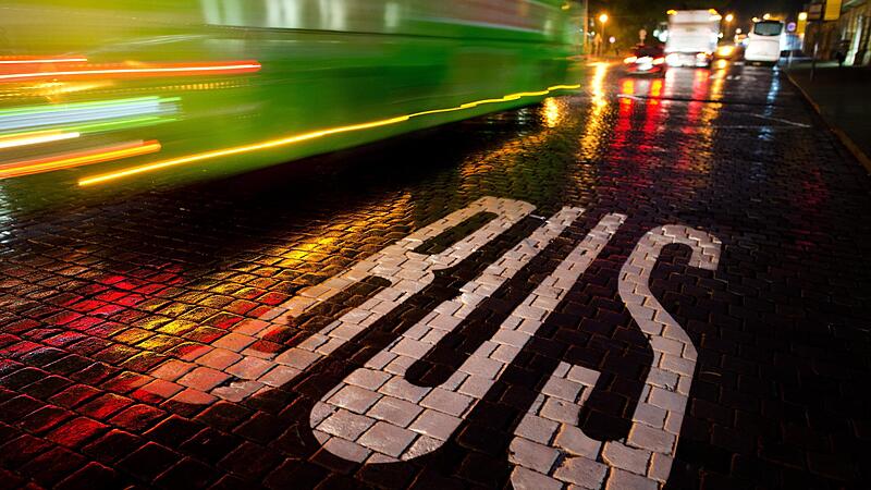 Am zweiten Festsamstag bringen Freizeitbusse die Besucher wieder sicher zur Bierwoche und wieder zurück.
