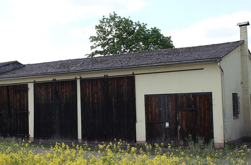 Auf dem alten Bauhof der Gemeinde Untersiemau soll das Dach saniert werden  und zugleich eine Photovoltaikanlage installiert werden.