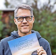 Frank Schneider mit seinem Buch
