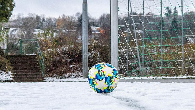 So viel Schnee wie im letzten Jahr kam in Würzburg zwar noch nicht herunter, aber trotzdem könnten am Wochenende schon einige Spiele ausfallen.