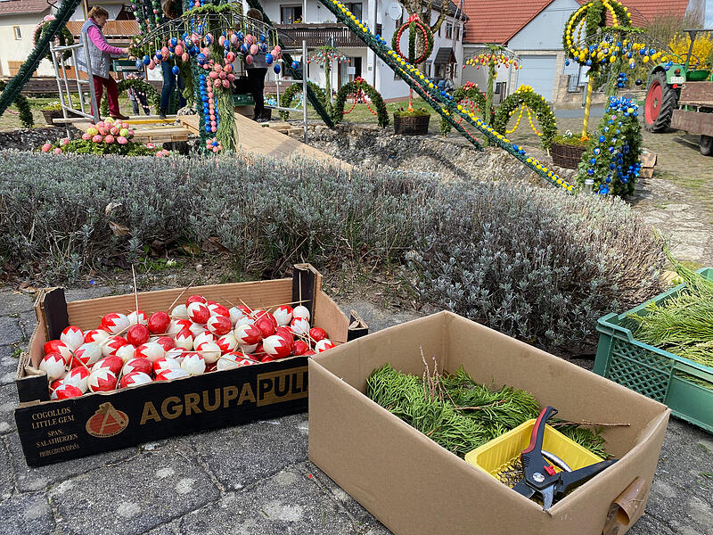 Der gr&ouml;&szlig;te Osterbrunnen der Welt steht in Bieberbach bei Egloffstein in der Fr&auml;nkischen Schweiz.