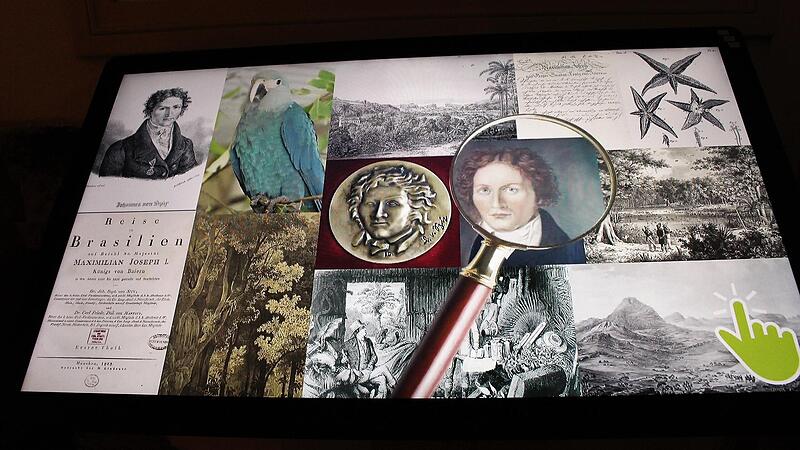 Mittels moderner Technik (Touchscreen Bild) kann sich der Museumsbesucher mit dem Leben des Ritter von Spix vertraut machen.