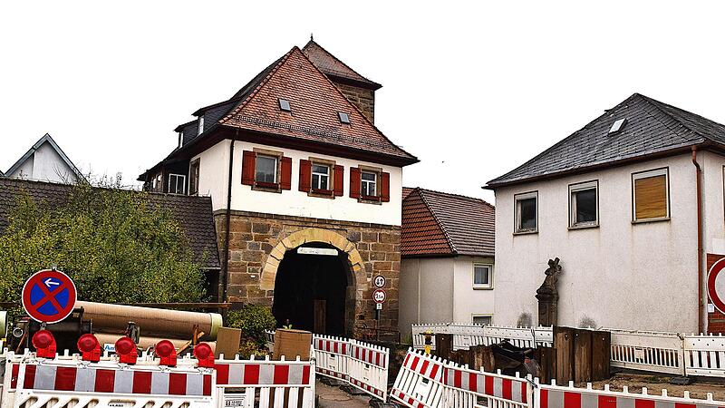 In vollem Gange sind die Bauarbeiten am Oberen Tor und in seinem Umfeld; hier gab es auch Grabungsarbeiten durch das Landesamt für Denkmalpflege, die allerdings, wie Bürgermeister Michael Zapf auf Anfrage bei der letzten Stadtratssitzung ankündigt...