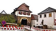 In vollem Gange sind die Bauarbeiten am Oberen Tor und in seinem Umfeld; hier gab es auch Grabungsarbeiten durch das Landesamt für Denkmalpflege, die allerdings, wie Bürgermeister Michael Zapf auf Anfrage bei der letzten Stadtratssitzung ankündigt...