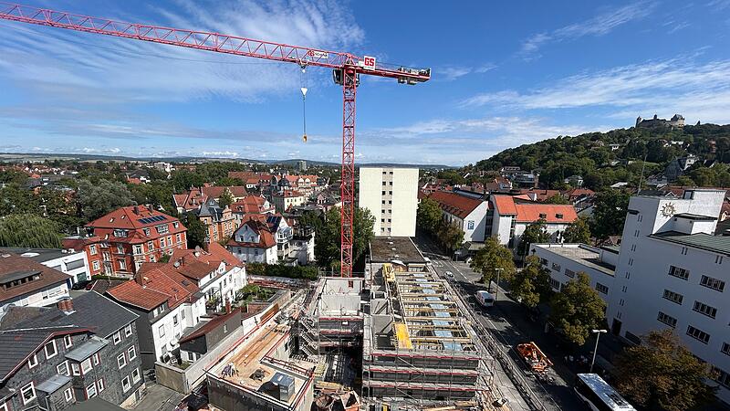 Ein neues Hochhaus entsteht in der Hindenburgstra&szlig;e in Coburg