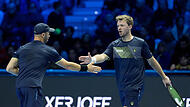 Kevin Krawietz (rechts) und Tim P&uuml;tz feiern den Einzug ins Endspiel der ATP-Finals.