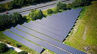 Photovoltaik in Forchheim Nord: Die Anlage der Stadtwerke steht auch für den Streit um die Klimawende in Forchheim: Die einen loben die Anlage, die Grünen sagen, sie    reicht nicht aus.Forchheim & Fränkische Schweiz