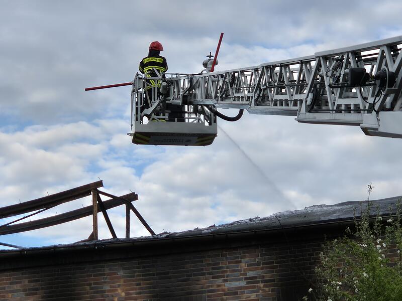 Der Lokschuppen in Coburg ist ausgebrannt.
