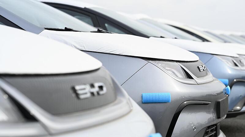 Wird die EU demn&auml;chst bald Strafz&ouml;lle, Schutzz&ouml;lle, Ausgleichsz&ouml;lle oder schlicht Zusatzz&ouml;lle auf Elektroautos aus China verh&auml;ngen?