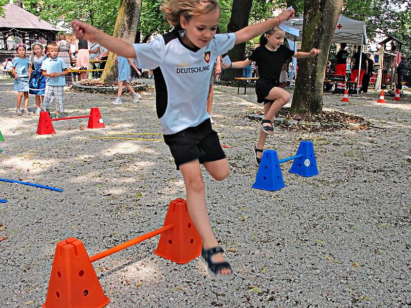 Auf einem Hindernisparcours konnten sich die Kinder austoben.