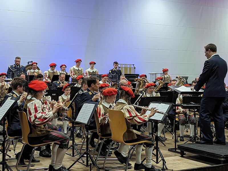 Das Jugendblasorchester M&uuml;nnerstadt musizierte im M&auml;rz an der Seite der Profis vom Luftwaffenmusikkorps Erfurt (Archiv).