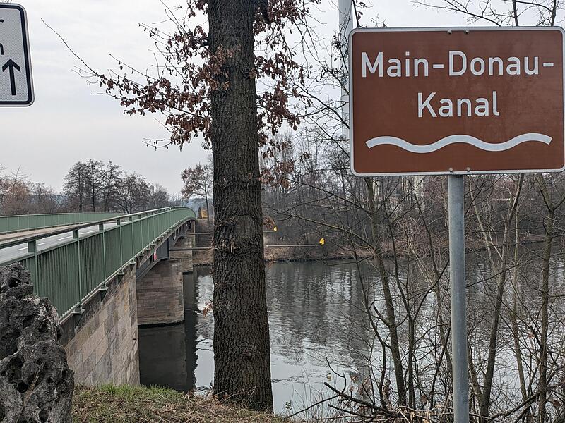 Regnitzbrücke NeusesForchheim & Fränkische Schweiz Die Brücke über den Main-Donau-Kanal stammt aus dem Jahr 1960.
