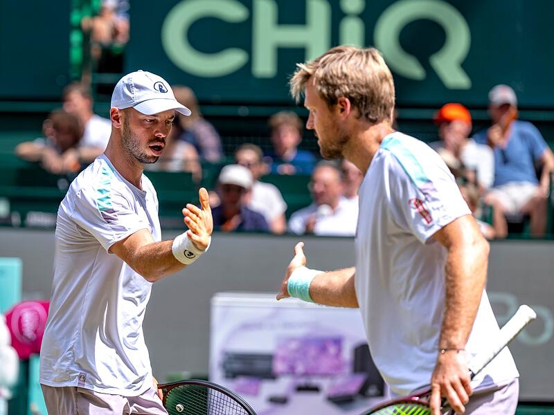 Tim Pütz (links) und Kevin Krawietz marschieren beim ATP-Masters in Shanghai weiter. Ihr Achtelfinale gewannen die deutschen Doppelspezialisten im Schnelldurchgang.