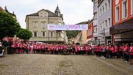 Am Marktplatz in Bad Brückenau fällt alljährlich der Startschuss zum Pinklauf.