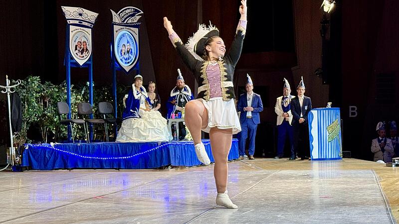 Das Tanzmariechen Selina Pohl begeistert bei seinem letzten Auftritt in Erlangen.