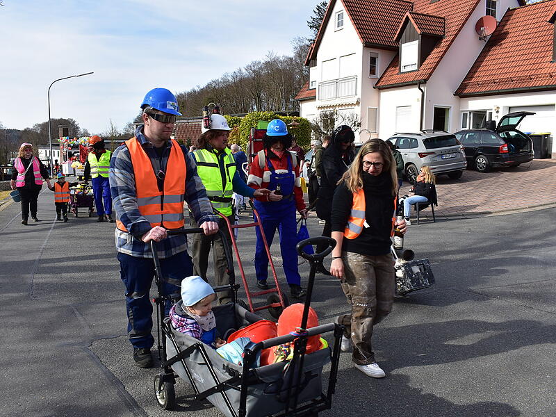 Viel los beim Hiltpoltsteiner Straßenfasching 2025 am FaschingsdienstagViel los beim Hiltpoltsteiner Straßenfasching 2025 am Faschingsdienstag Viel los beim Hiltpoltsteiner Straßenfasching 2025 am Faschingsdienstag
