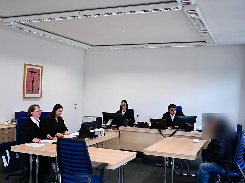 Ein Blick in den kleinen Gerichtssaal im dritten Stock mit Strafrichter Jonathan Maier