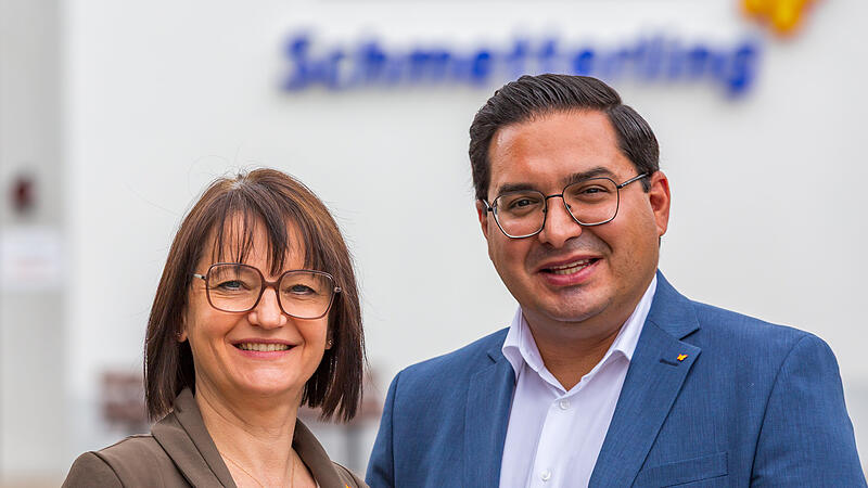 Besuch beim Touristikonzern Schmetterling International in Geschwand im Landkreis Forchheim.  Inhaberin und Gesch&auml;ftsf&uuml;hrerin Anya M&uuml;ller-Eckert sowie CEO &Ouml;mer Karaca lenken beinahe unbemerkt Reisebewegungen auf der ganzen Welt. Wie sie das geschafft haben&nbsp;&ndash; und was noch kommen soll.