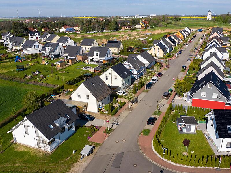 Das klassische Einfamilienhaus wird in den kommenden Jahren an Bedeutung gewinnen: Erwerb und Sanierung von Einfamilienh&auml;usern f&uuml;r die Bev&ouml;lkerung nicht in unerreichbare Ferne r&uuml;cken. Daf&uuml;r muss jetzt gesorgt werden.