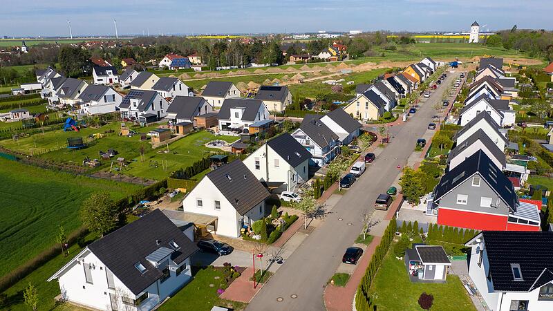 Das klassische Einfamilienhaus wird in den kommenden Jahren an Bedeutung gewinnen: Erwerb und Sanierung von Einfamilienh&auml;usern f&uuml;r die Bev&ouml;lkerung nicht in unerreichbare Ferne r&uuml;cken. Daf&uuml;r muss jetzt gesorgt werden.