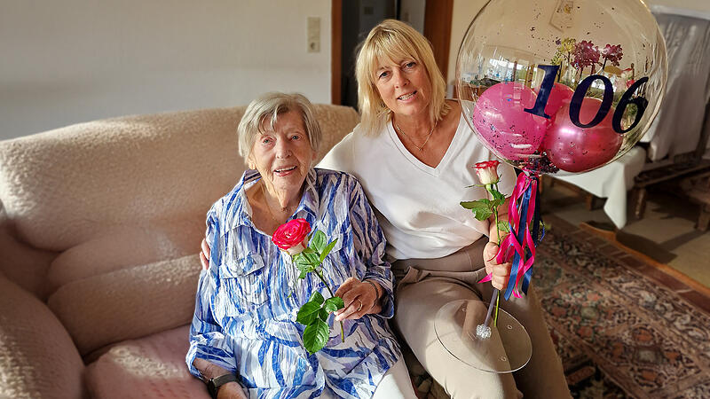 Mathilde Pfau mit ihrer Enkelin Irene Trepels