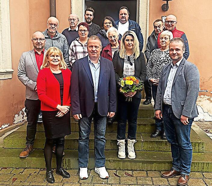 Die nominierten Bewerberinnen und Bewerber der SPD f&uuml;r den Stadtrat in Weismain, mit dem B&uuml;rgermeisterkandidaten Michael Dreiseitel (vorne, 2. v.l.) und der Landtagsabgeordneten Sabine Gross (vorne, links).