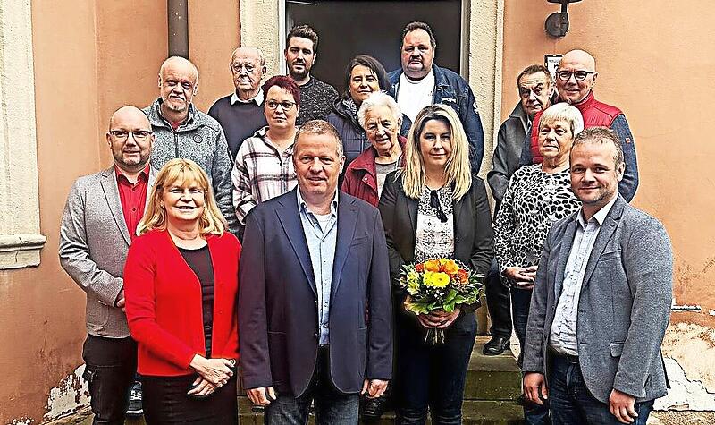 Die nominierten Bewerberinnen und Bewerber der SPD f&uuml;r den Stadtrat in Weismain, mit dem B&uuml;rgermeisterkandidaten Michael Dreiseitel (vorne, 2. v.l.) und der Landtagsabgeordneten Sabine Gross (vorne, links).