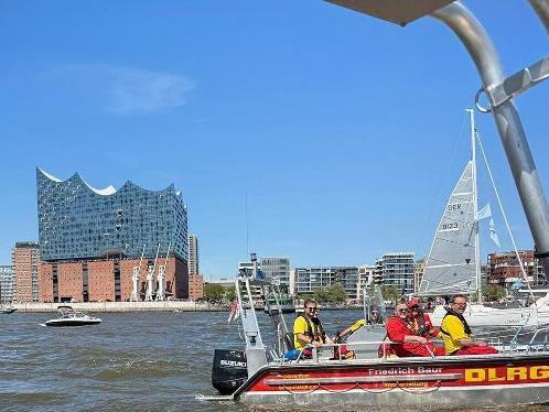 Die DLRG war beim Hafenjubil&auml;um Hamburg dabei.