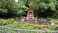 Herzog-Alfred-Brunnen im Coburger Hofgarten Seit 2019 fließt kein Wasser mehr im Herzog-Alfred-Brunnen. Eine Sanierung würde mehrere hunderttausend Euro kosten.