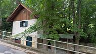 Noch ist der Sch&uuml;tz Keller in Weilersbach verlassen. Doch noch in diesem Jahr soll hier unter einer neuen Besitzerin wieder Bier flie&szlig;en.