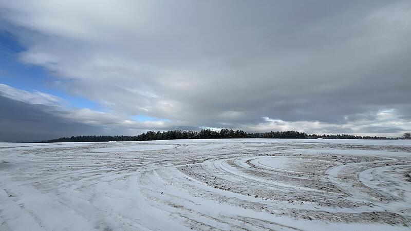 So sieht die zerst&ouml;rte Fl&auml;che auf dem Flugplatz aus.Forchheim & Fr&auml;nkische Schweiz