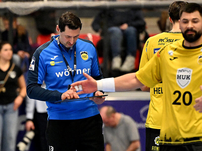 T&uuml;ftelt immer wieder an der richtigen Aufstellung und Taktik: HSC-Trainer Anel Mahmutefendic.