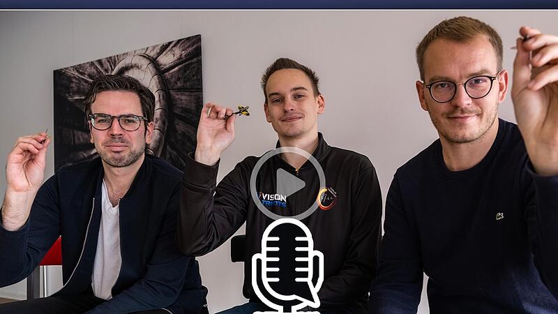 Der erste Franke bei der Darts-Weltmeisterschaft ist mutig: Ricardo Pietreczko (Mitte) beantwortet bei FT Sport – Der Talk alle Fragen der Sportredakteure Maximilian Glas (links) und Hendrik Kowalsky (rechts). Der erste Franke bei der Darts-Weltmeisterschaft ist mutig: Ricardo Pietreczko (Mitte) beantwortet bei FT Sport – Der Talk alle Fragen der Sportredakteure Maximilian Glas (links) und Hendrik Kowalsky (rechts).