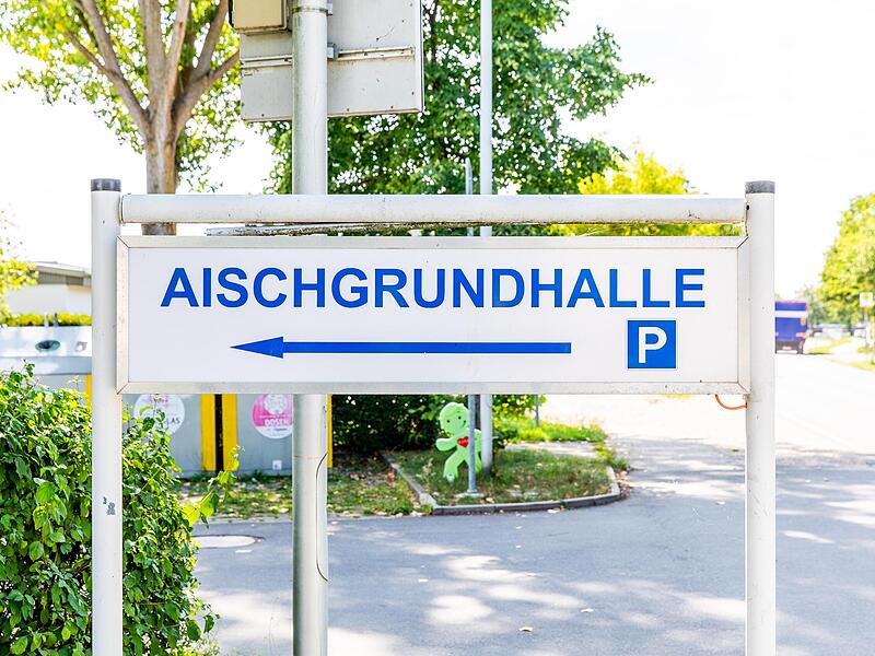 … und in Adelsdorf die Aischgrundhalle. … und in Adelsdorf die Aischgrundhalle.